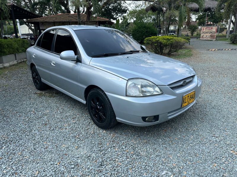 KIA RIO STYLUS 2012 - imagen secundaria 1