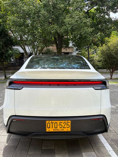 Tesla Model Y Rwd - imagen secundaria 1