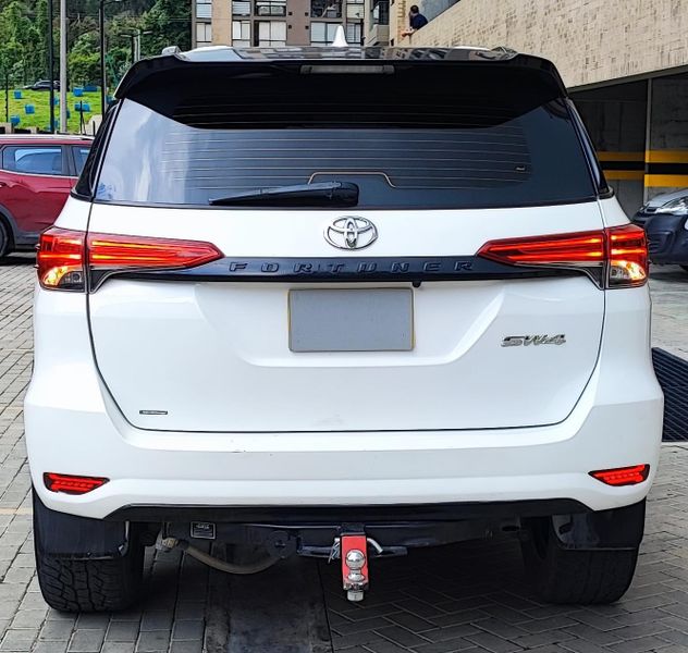 Toyota Fortuner SW4 - imagen secundaria 2