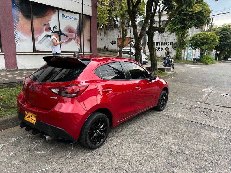 Mazda 2 Touring 2016 Automatico - imagen secundaria 2