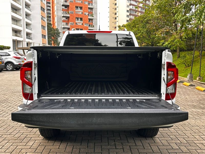 NISSAN FRONTIER PRO 4X - imagen secundaria 2