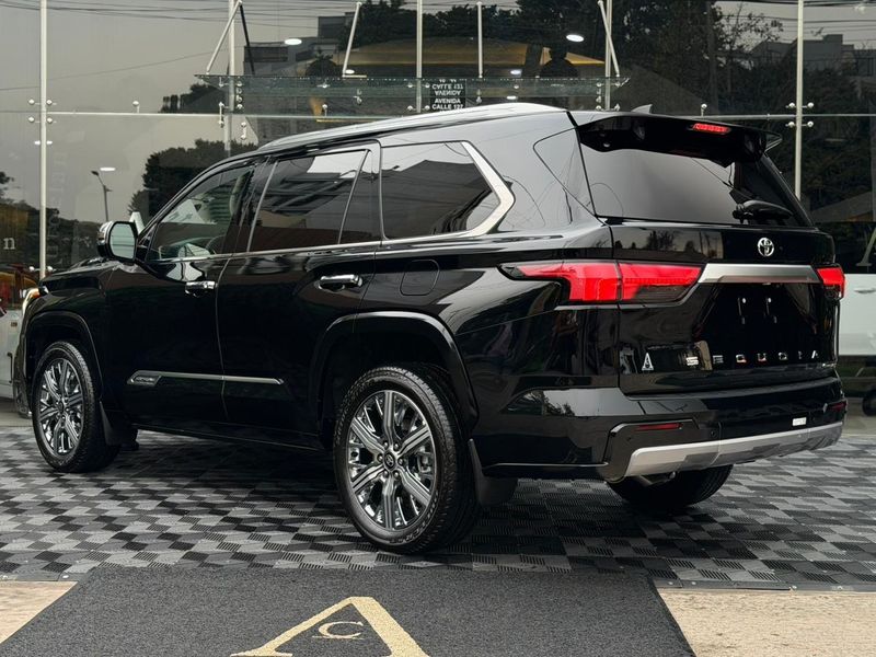 Toyota Sequoia Capstone Hybrid - imagen secundaria 2