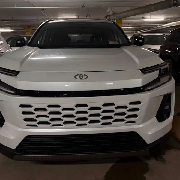 Toyota RAV4 Limited 2026 - imagen secundaria 1