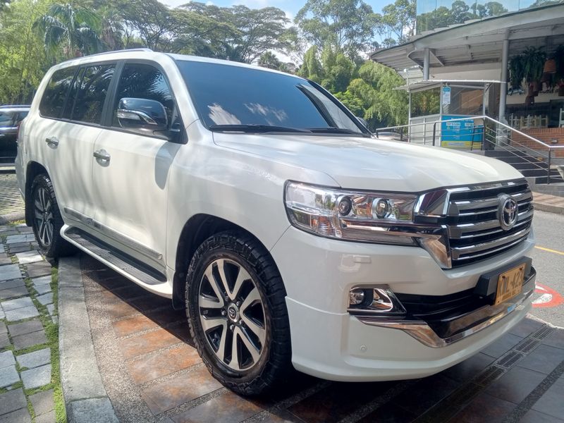 Toyota land Cruiser lc200 - imagen secundaria 2