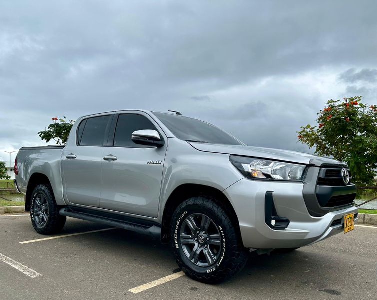 Toyota Hilux diesel 2.4 mecánica 2023 - imagen secundaria 2