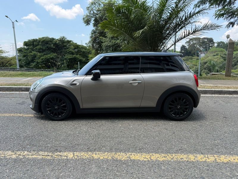 Mini Cooper modelo 2021 Automático - imagen secundaria 1