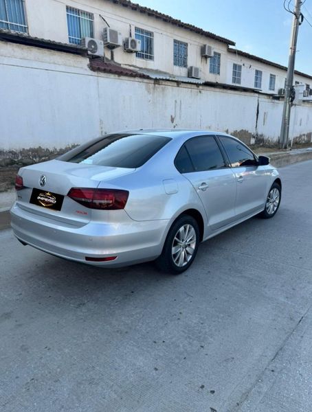 Volkswagen Jetta Comfortline 2016 - imagen secundaria 2