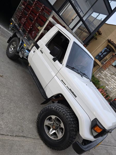 Toyota Land Cruiser Care vaca 2007 estacas - imagen 1