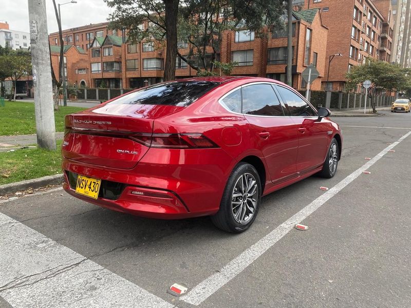 BYD QIN PLUS 1.5 híbrido enchufable - imagen secundaria 2