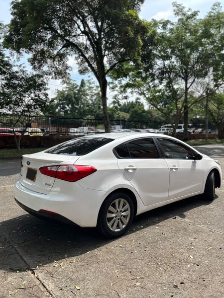 Kia Cerato pro AT 2016 - imagen secundaria 1