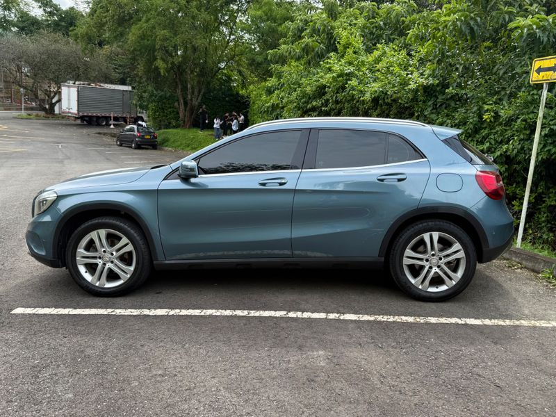 Mercedes Benz GLA 200 1.6 turbo - imagen secundaria 2