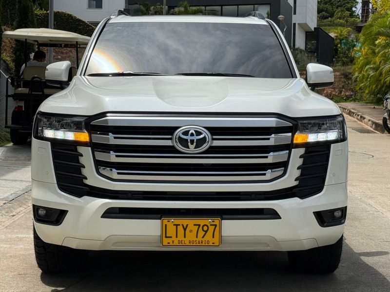 TOYOTA SAHARA LC300 GXR - imagen secundaria 1