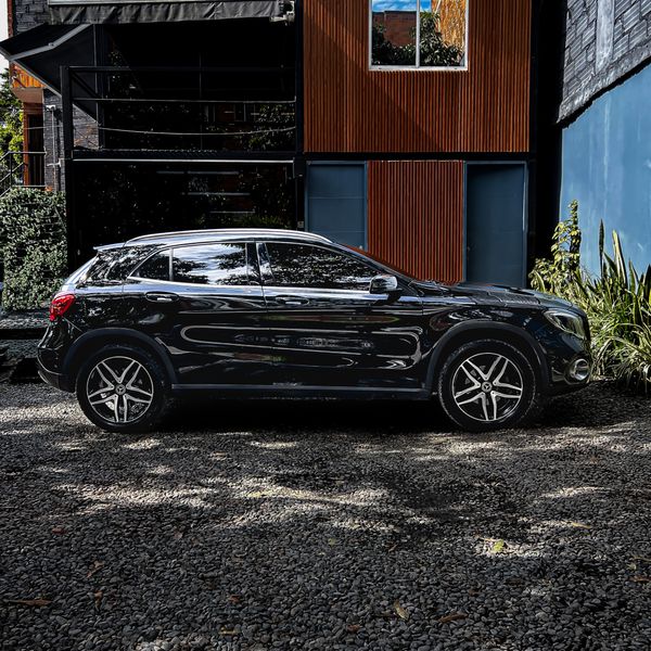 Mercedes Benz GLA 200 Urban 2020 - imagen secundaria 1