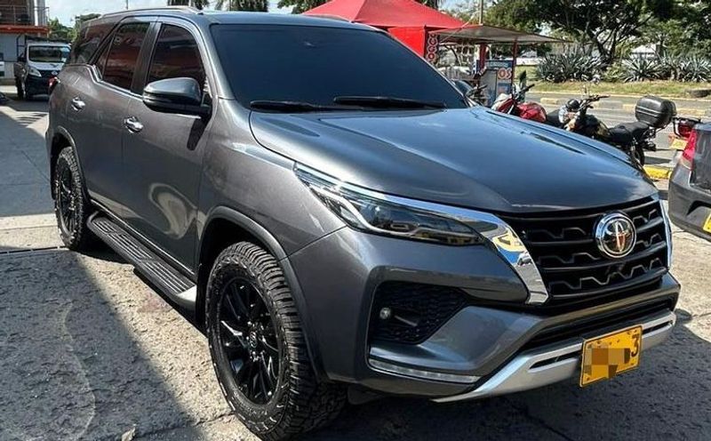 Toyota fortuner diesel 2.4 2022 - imagen secundaria 1