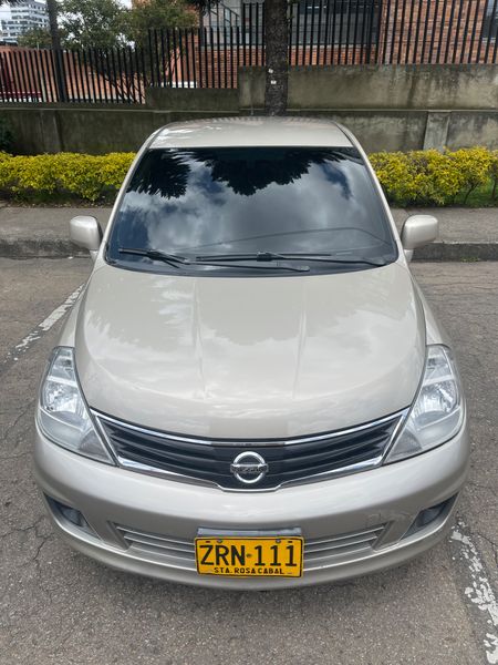 Nissan TIIDA 2012 hb automático 1.8 - imagen secundaria 2