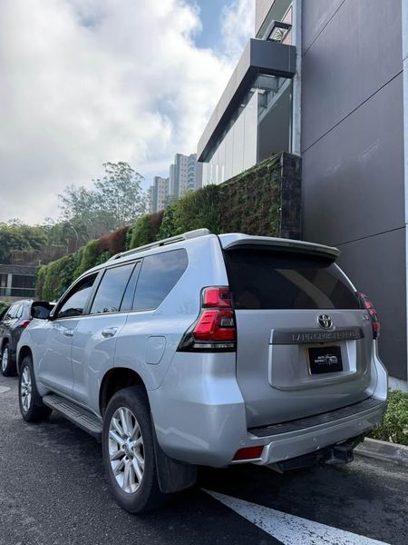 TOYOTA PRADO TXL 4.0 BLINDAJE 2 PLUS - imagen secundaria 2