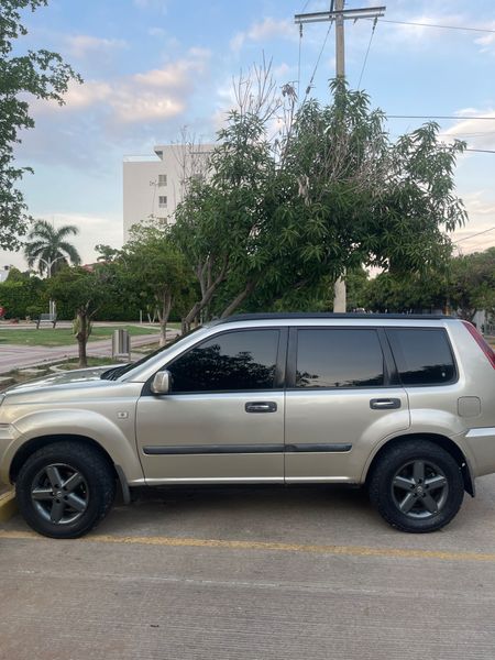 Nissan Xtrail diésel 2010 - imagen secundaria 2