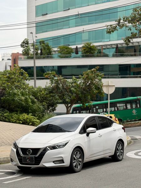 Nissan Versa Advance - imagen secundaria 1
