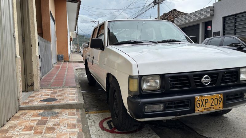 NISSAN D21 MODELO 2008 DOBLE CABINA - imagen secundaria 1
