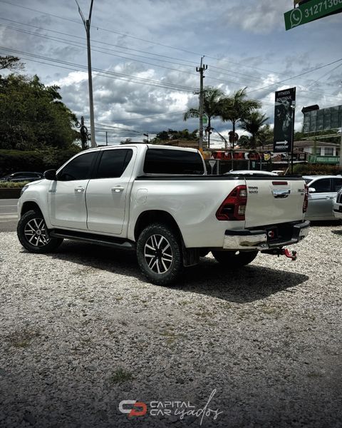 Toyota Hilux SRV - imagen secundaria 2