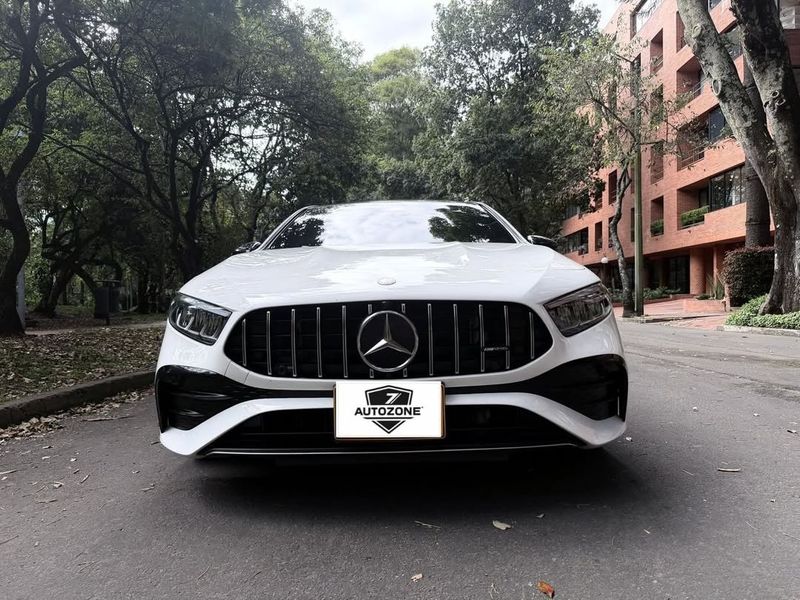 Mercedes A35 AMG Híbrido 2023 - imagen secundaria 1
