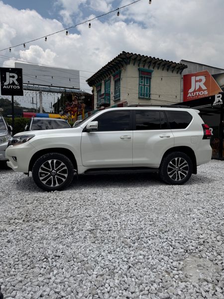 TOYOTA LAND CRUISER PRADO TXL 2020 - imagen secundaria 2
