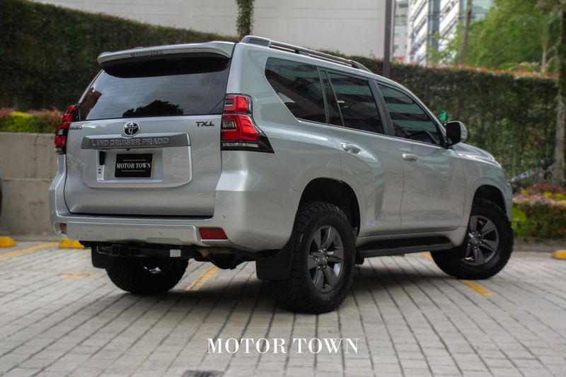 Toyota Prado TXL 2020 4.0 Gasolina - imagen secundaria 2