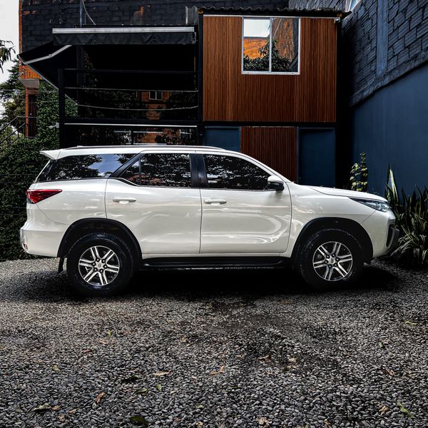 Toyota Fortuner Street 2.4 2020 - imagen secundaria 1