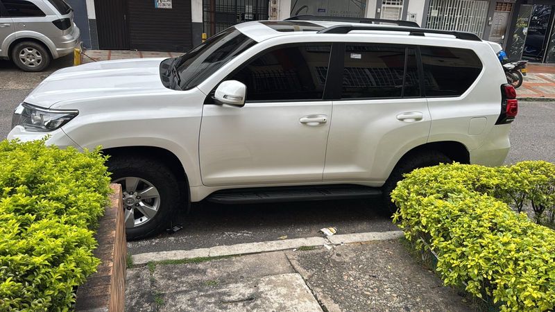 Toyota Prado TXL 2020 - imagen secundaria 2