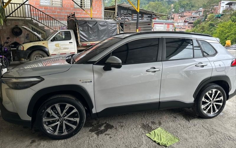 Toyota Corolla Cross híbrida versión SEG modelo 2024 único dueo - imagen secundaria 1