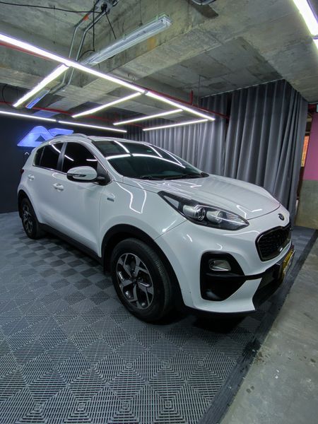 Kia Sportage Desire Híbrida Diesel At - imagen secundaria 2