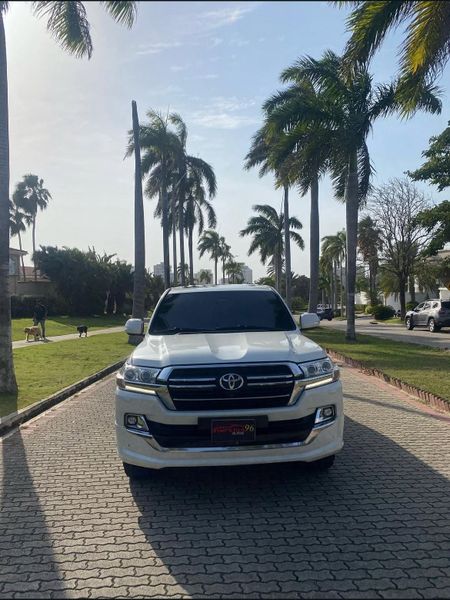 Toyota LC200 diesel blindaje 2 modelo 2020 - imagen secundaria 1