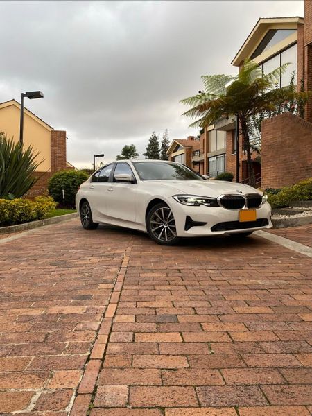 BMW 330e - imagen 1