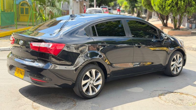 KIA Rio UB EX 2018 - imagen secundaria 2