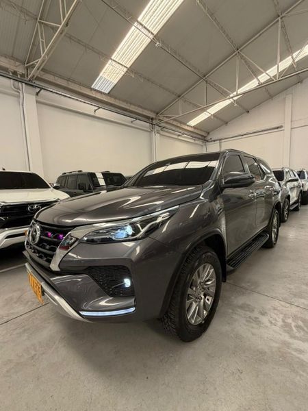 TOYOTA FORTUNER SRV 2.4 DIESEL 2023 - imagen secundaria 2